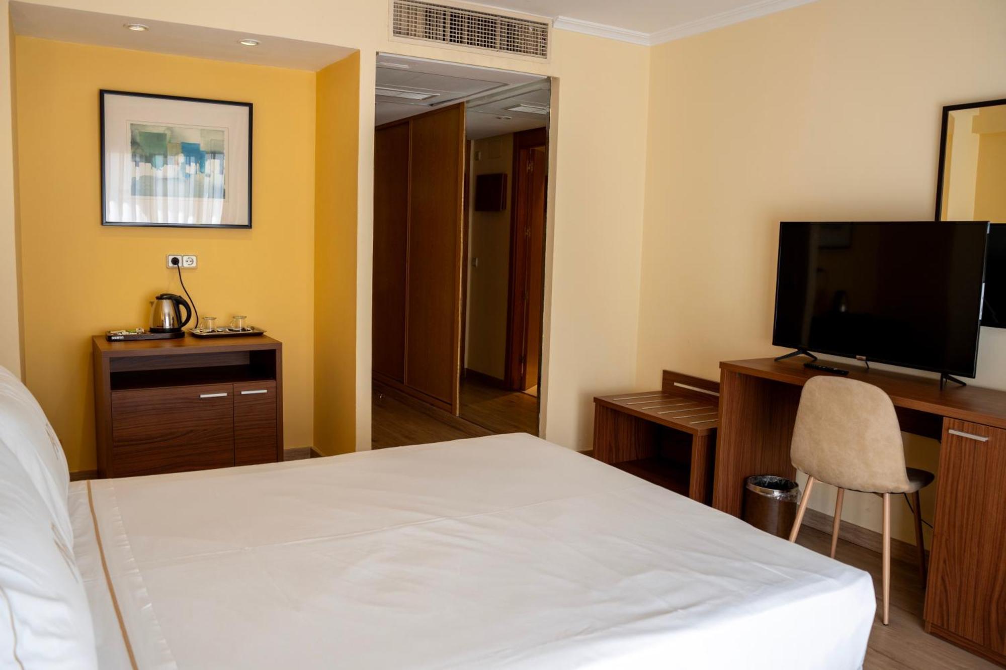 Aparto-Hotel Rosales Μαδρίτη Εξωτερικό φωτογραφία